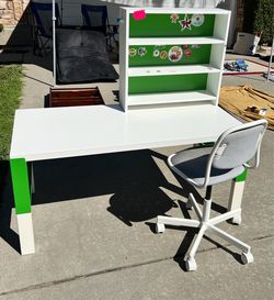 Kids desk and chair