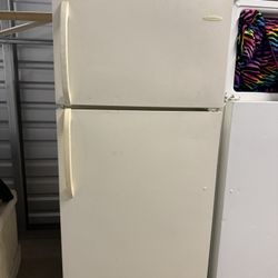 Frigidaire 18.2 Cu Ft Top Mount fridge/freezer