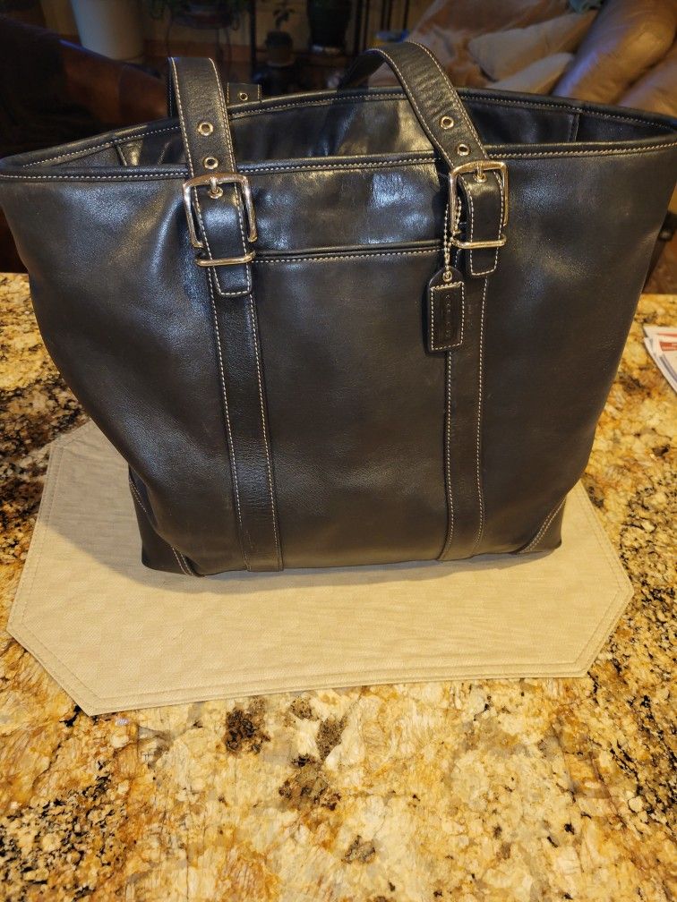 Leather COACH purse