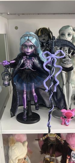 Monster High Skullector River Styxx Doll