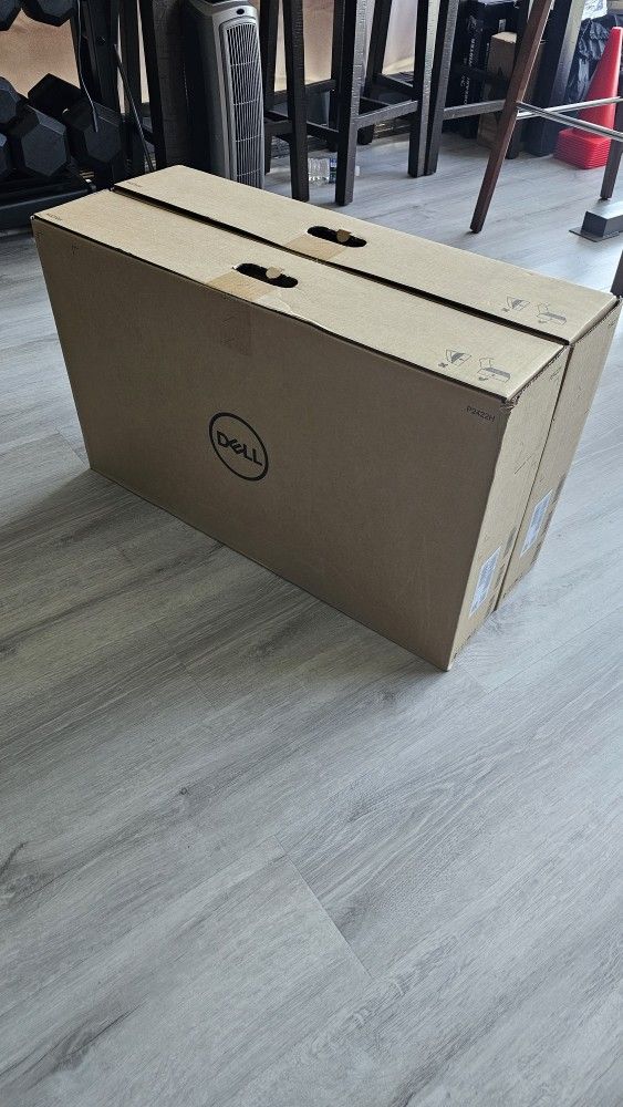 $150 for 2 Dell 24" Monitors 1920x1080 60hz