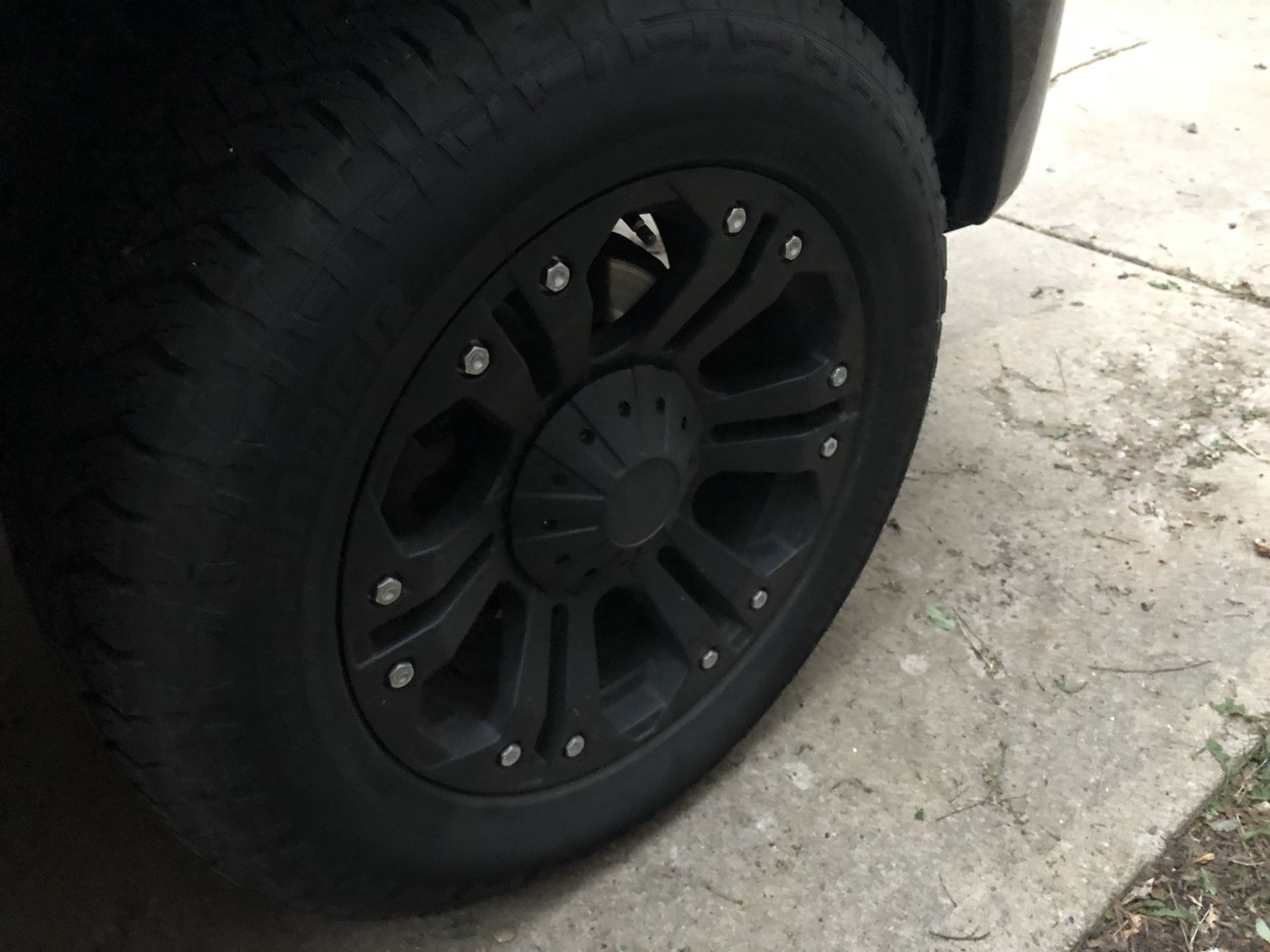4 Pathfinder truck tires. 275/60 r20 115t all terrain