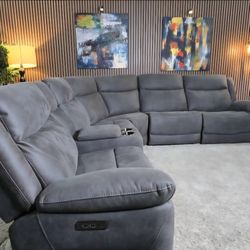 LIKE NEW- Kelsee Gray 6-Piece Reclining Sectional with Power Headrests