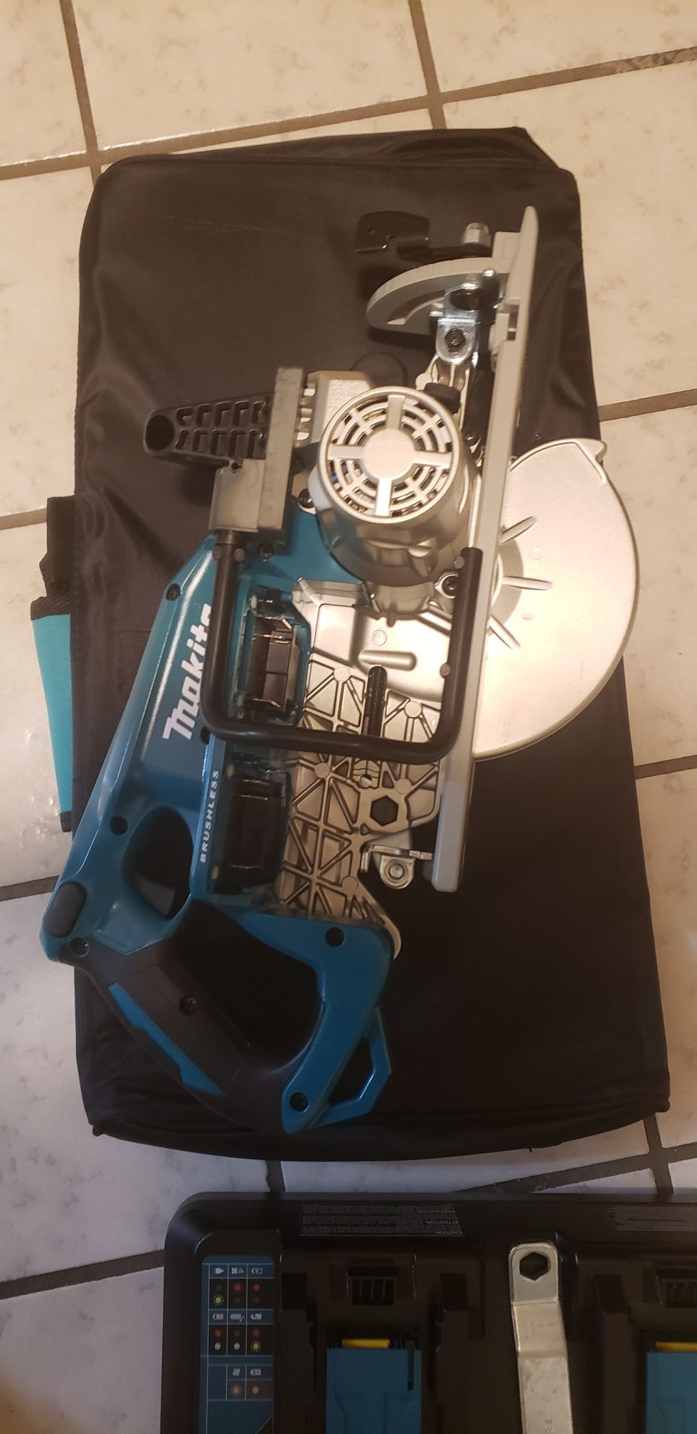 Makital Tool plus charger