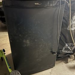 Danby Mini Refrigerator  20x21x32