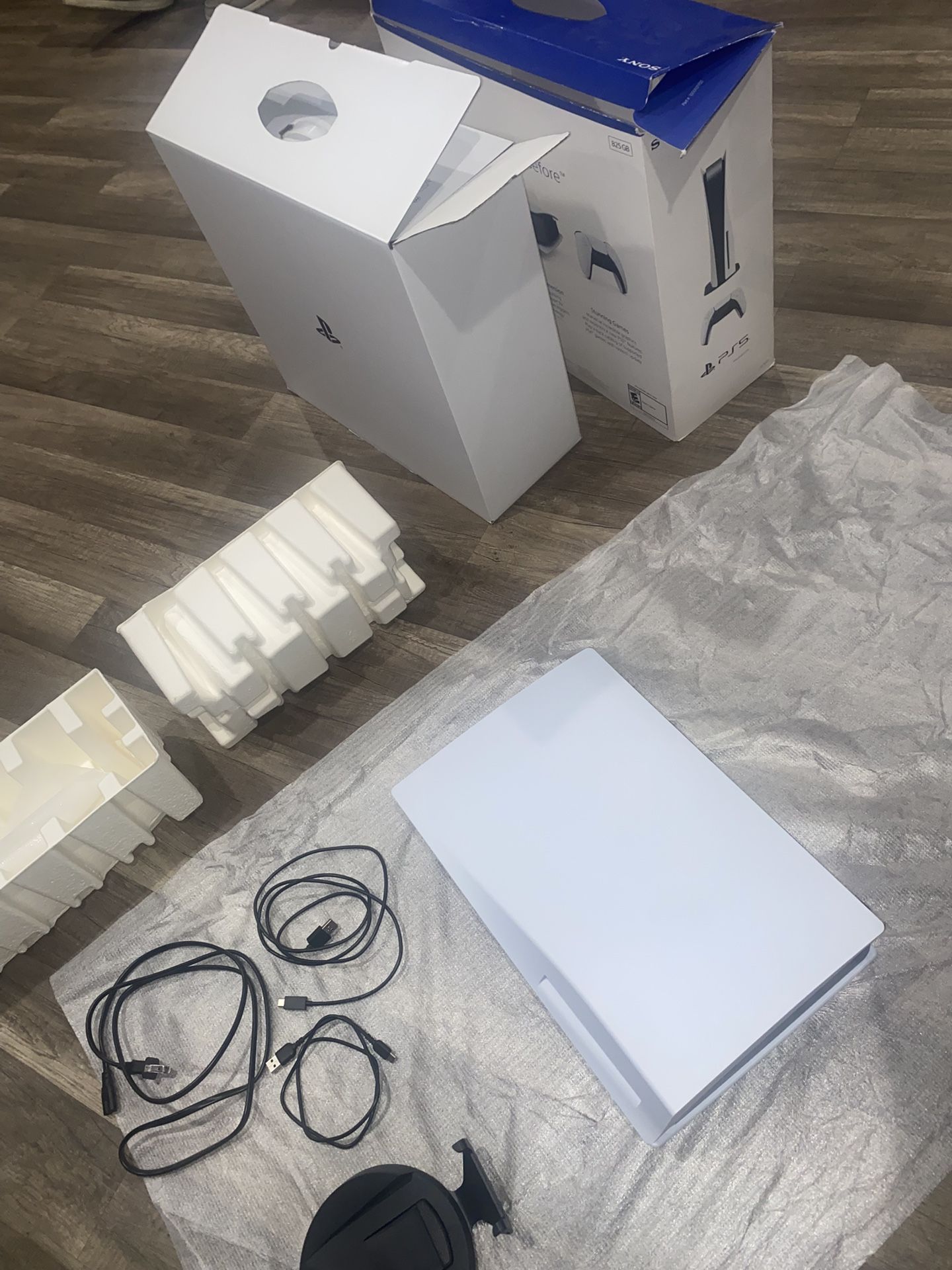 PlayStation 5, New, White.