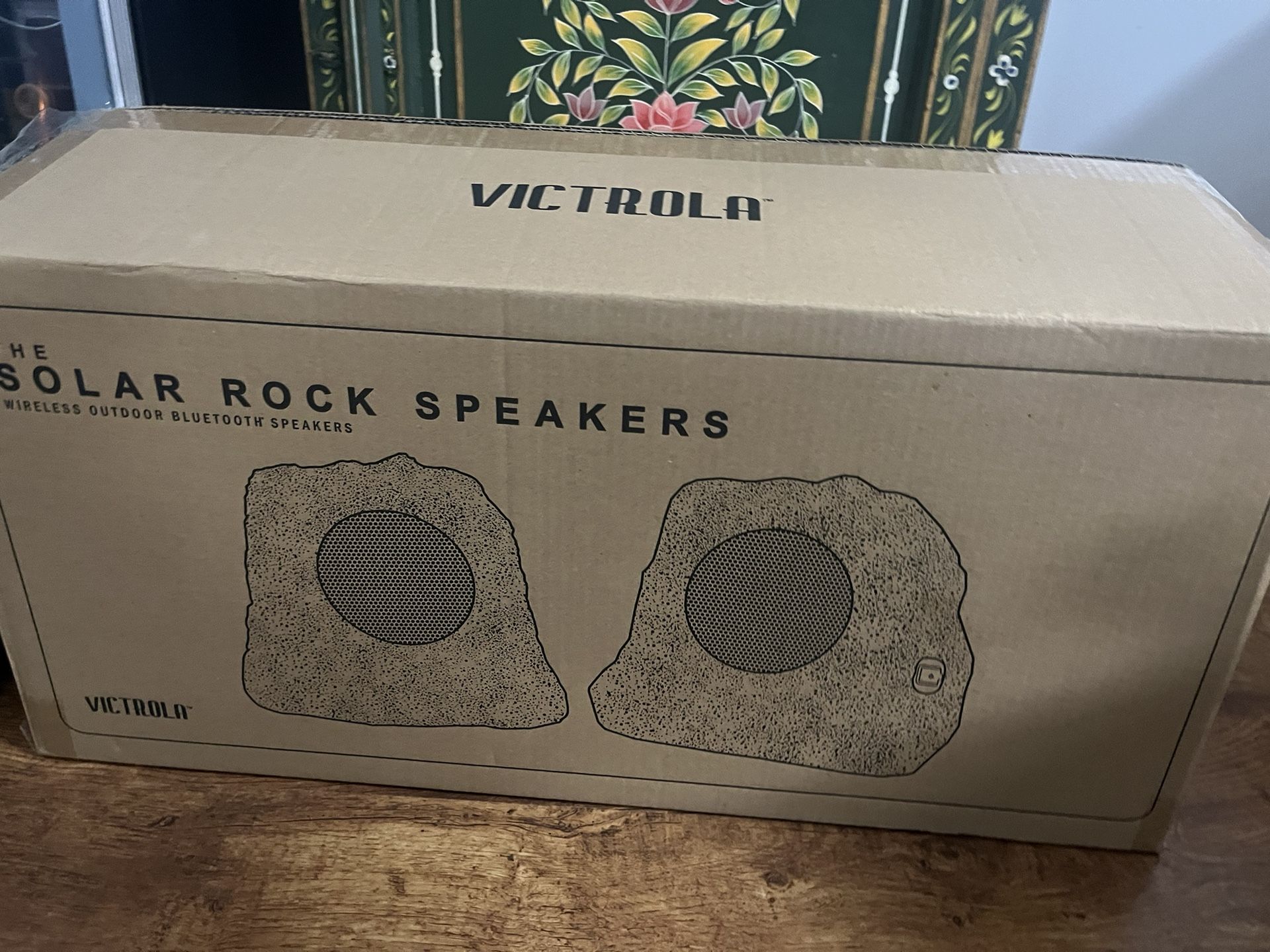 PARLANTES SOLARES/SOLAR SPEAKERS…make and offer!!