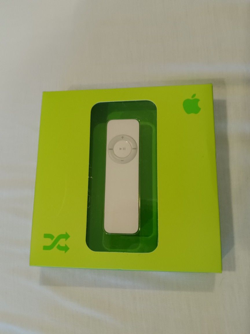 Apple iPod Shuffle 1GB MP3 player NEW