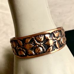 NICE VINTAGE Copper Open Cuff Bracelet Rose Flower Leaf  7.5” Good Condition is Pre Owned 