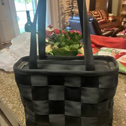 Harvey’s Seatbelt  Black Handbag 