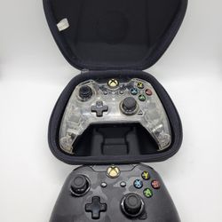 2 PDP Wired Xbox One Controllers With Carrying Case
