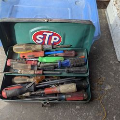 VINTAGE METAL TOOL BOX FULL OF SCREWDRIVERS