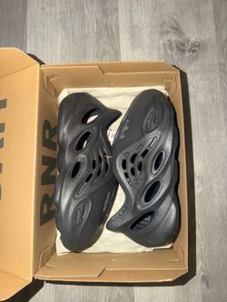 Foam runners size 1y 100% authentic new