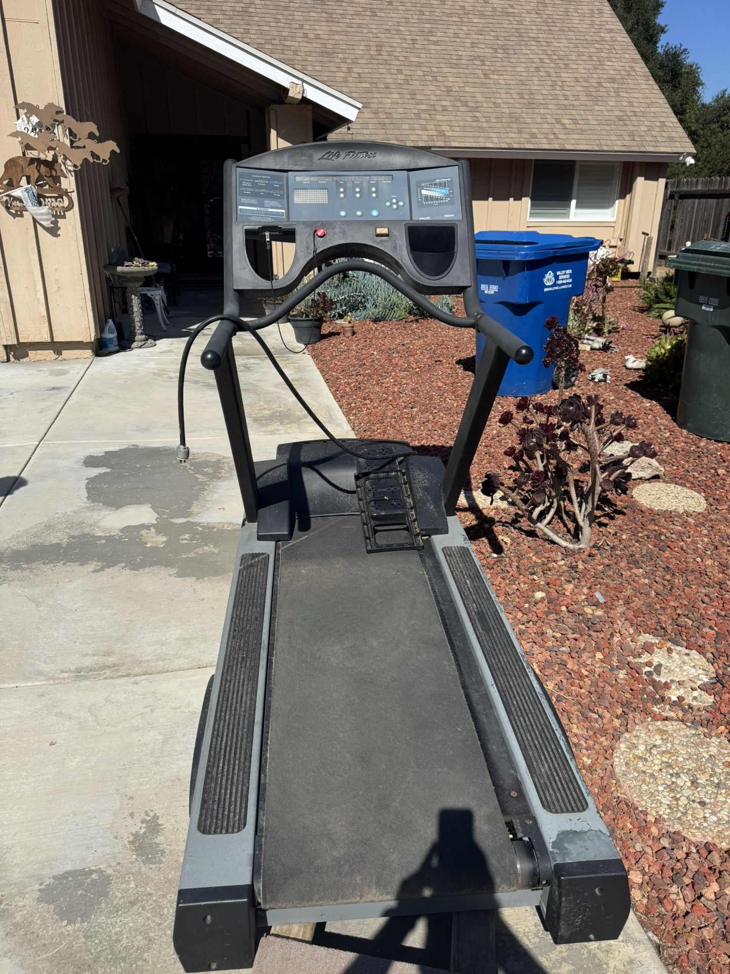 Life Fitness  Treadmill 9100