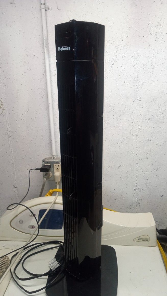 Holmes Small  Oscillating Tower Fan