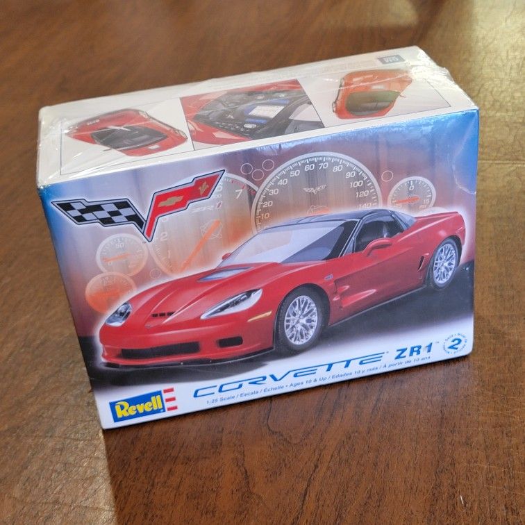 Revell 1/25 Scale Plastic Model Kit 2010 Corvette ZR1 New Sealed