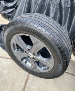 Spare 2023 18” Mustang Mach-E Wheel Rim w/ TPMS in Excellent condition, no curb scratches! 225/60R18 Michelin tire has about 80% tread! Ready to use!