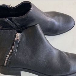 New Women’s Shoes, Size 9.5