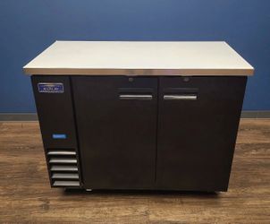 Commerical Refrigerator Arctic Air, 115 volt single phase commercial 2-door refrigerator