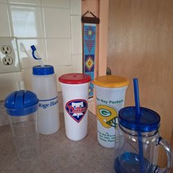 5 Plastic Tumblers