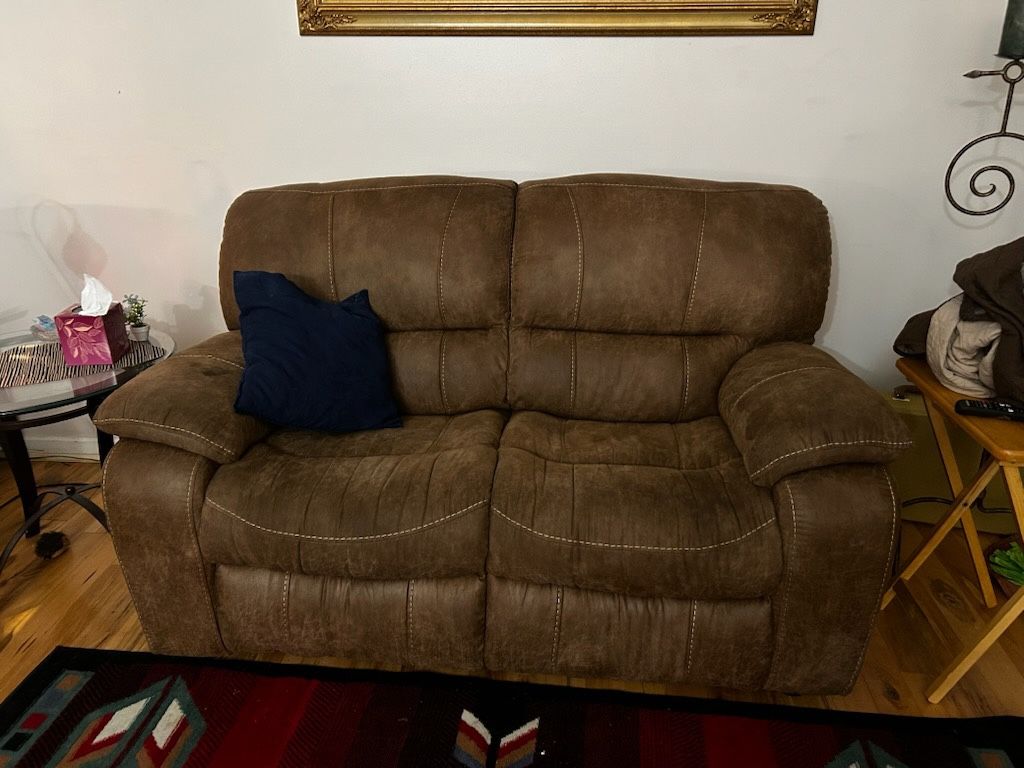 Couch and loveseat Free Glass End Tables