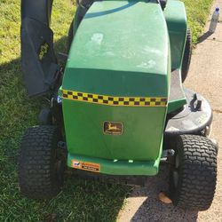 John Deere STX38 Lawn Tractor (Please Read Description)