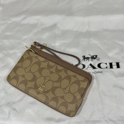 coach wristlet brand new