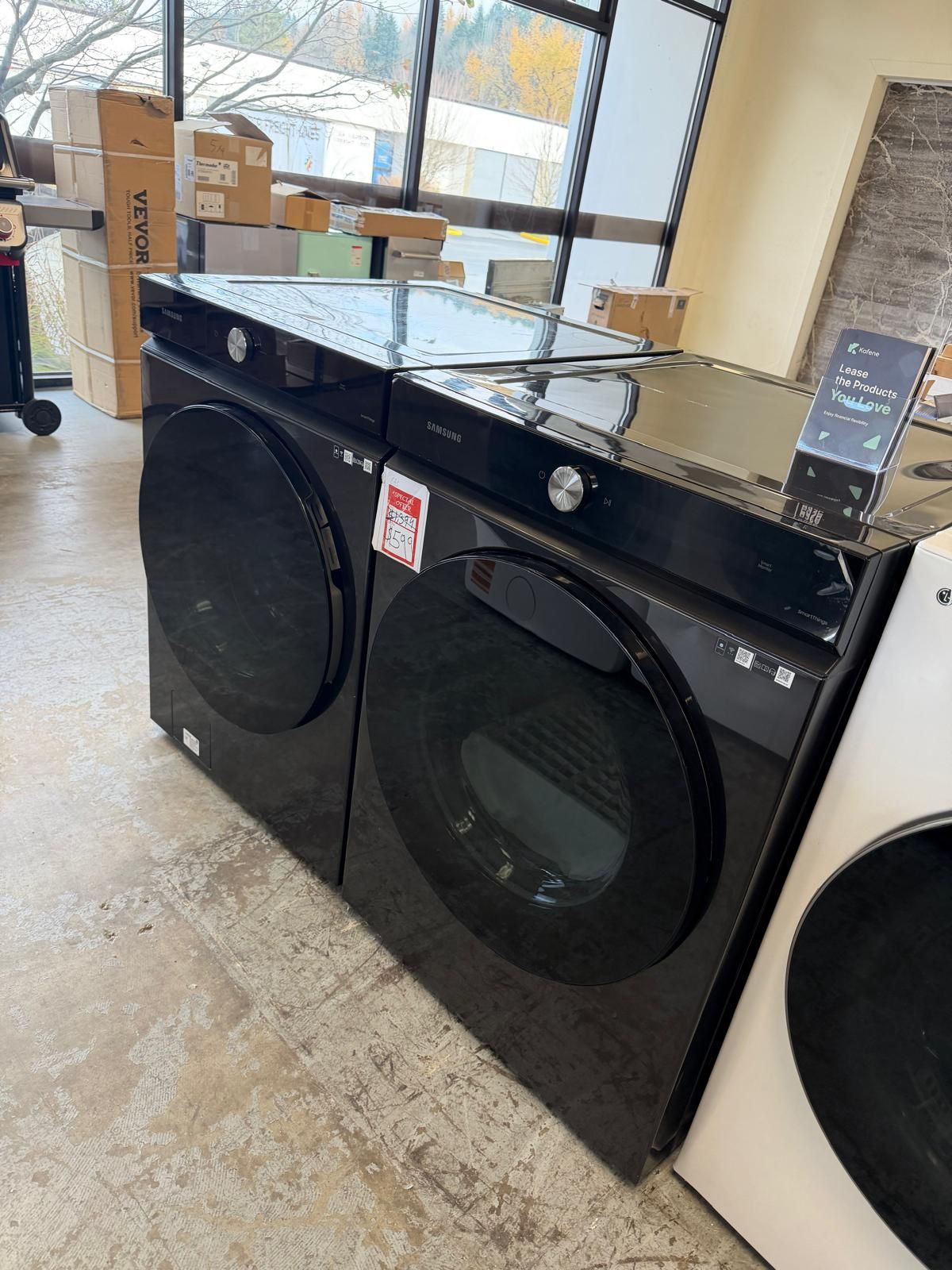 💥Great Deal💥 Bespoke 7.6 cu. ft. Ultra-Capacity Vented Gas Dryer and Washer in Brushed Black