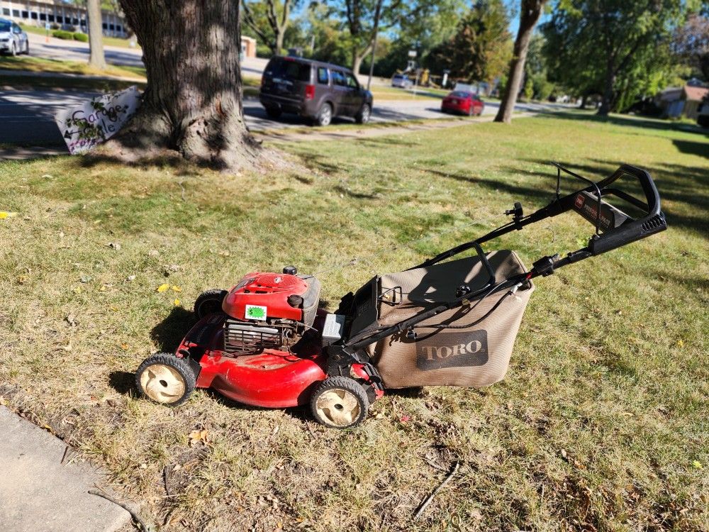Toro Recycler Lawnmower Working