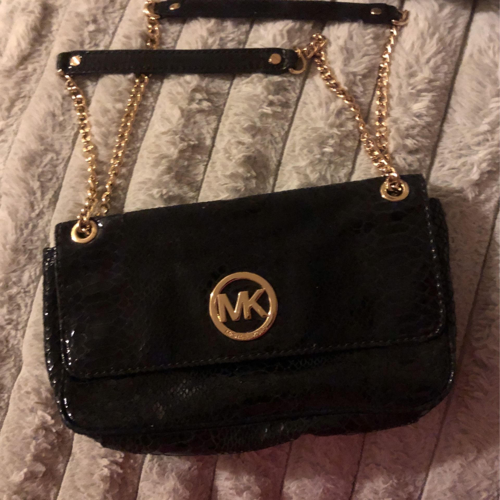 Michael Kors Bag Black & Gold Chain Wear