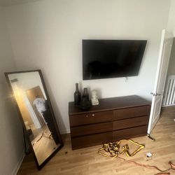 Dresser Mirror And Tv 