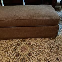 Amazing Condition Brown Color Ottoman In Excellent Condition 