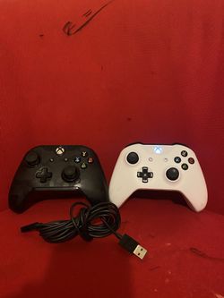 Xbox one wireless controller missing the battery cover. And Camo wired controller good conditions