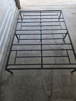 Metal bed frame