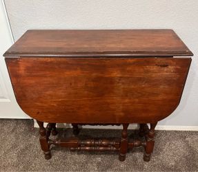 Drop leaf Gate Leg Table