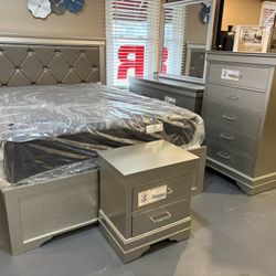 New 5pc Queen Bedroom Set