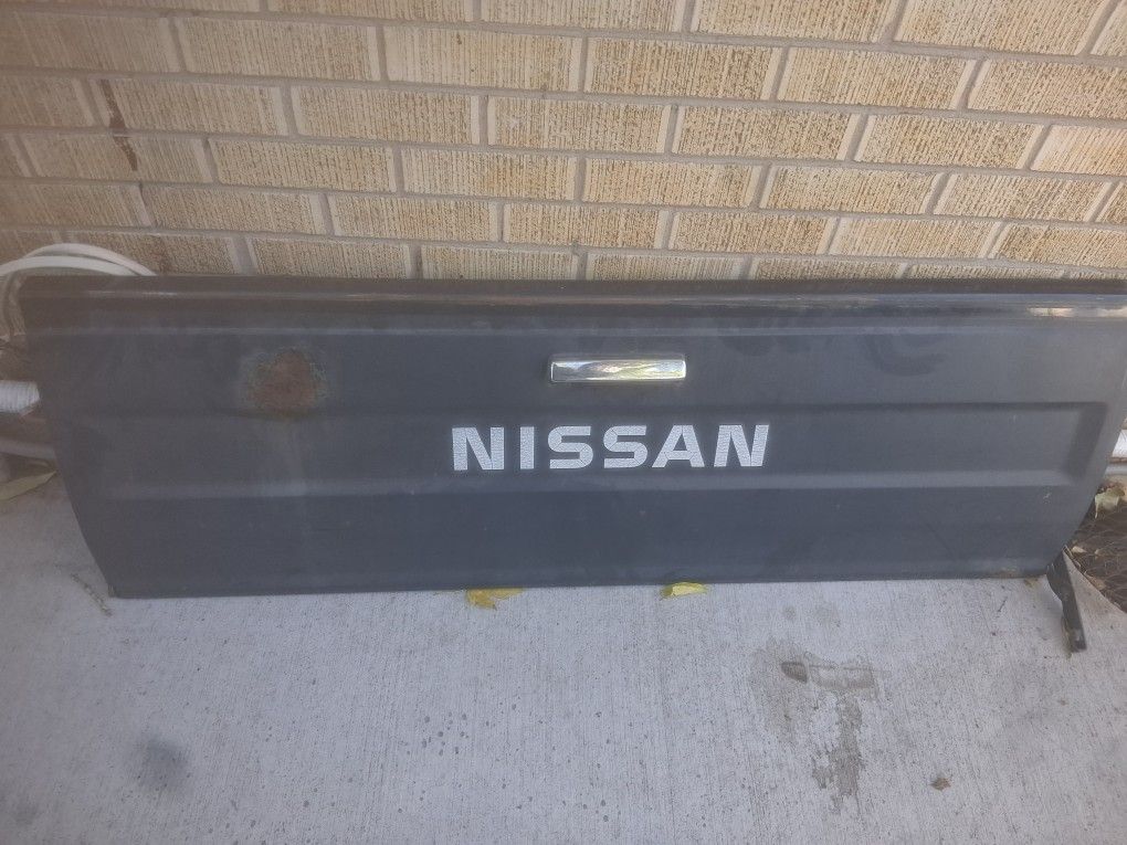 Nissan Datsun 720 Tailgate 