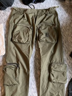 Represent clothing cargos pants