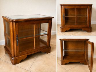 Pennsylvania House display cabinet