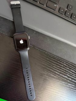 Apple watch 4 44mm works great