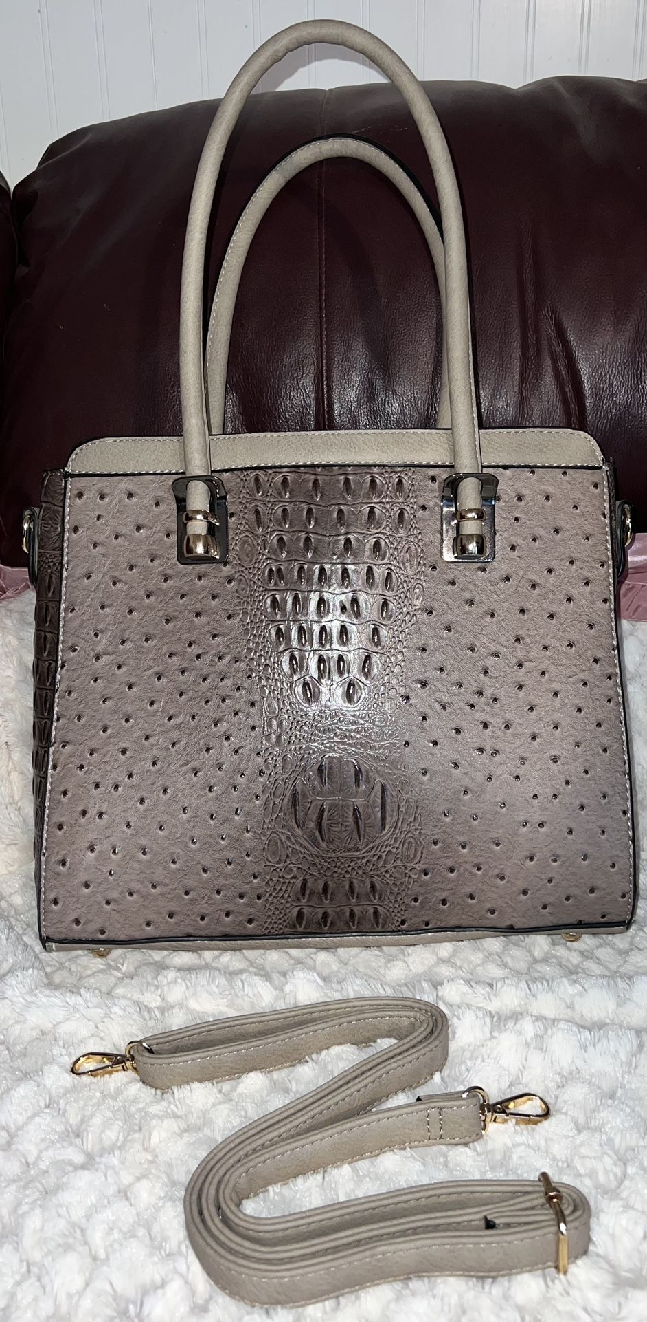 Very Nice Woman Purse New Only $25