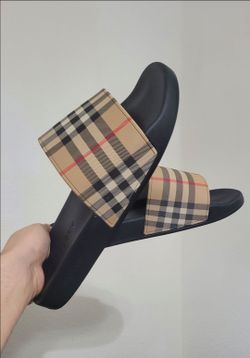 Burberry slides Size 10