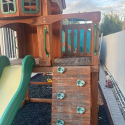 Backyard Outdoor Play Set. 