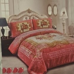 Beautiful &  BRAND NEW- 5 Piece California King Size Luxury/Soft Blanket Set