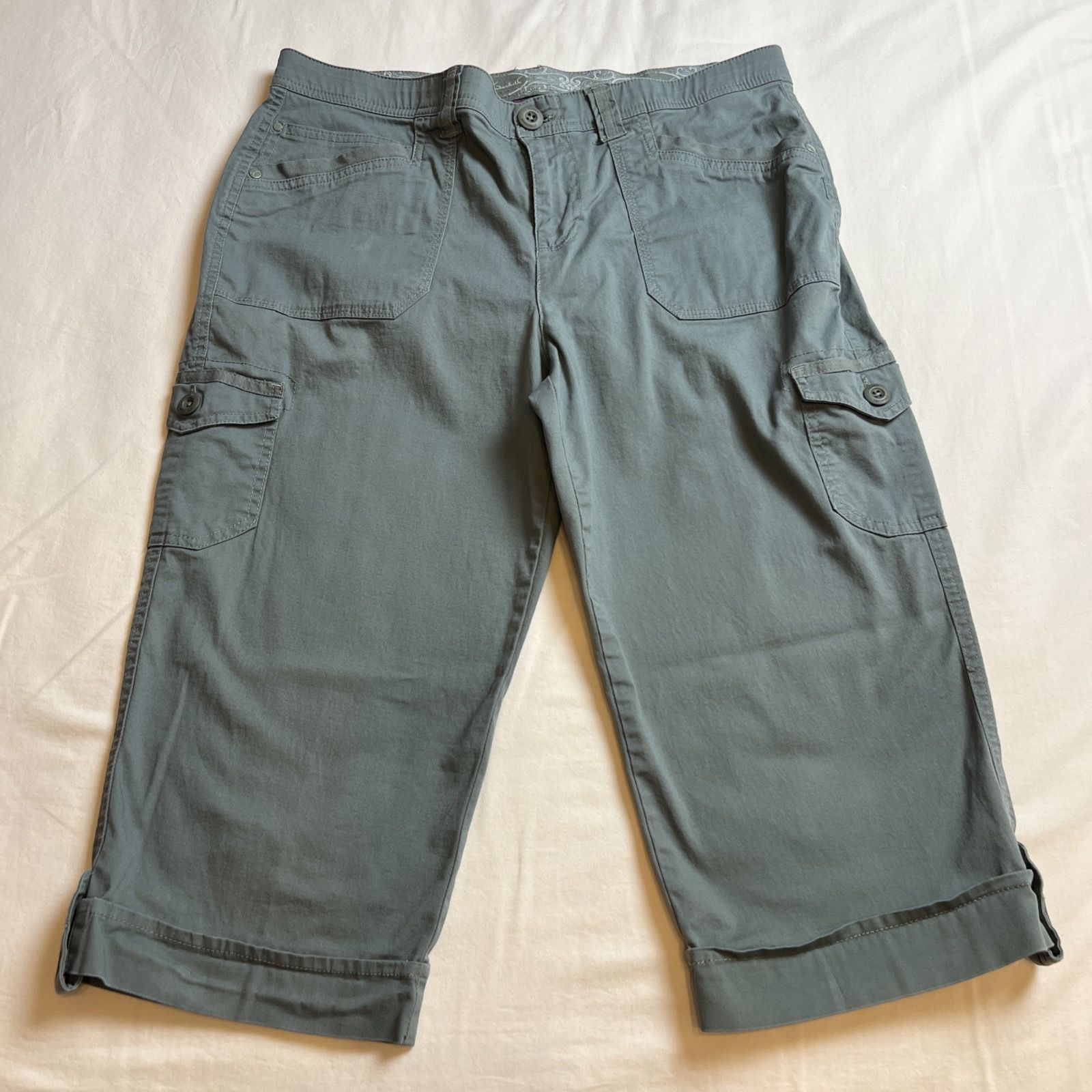 Gloria Vanderbilt Dawn Cargo Capris Women’s 12 Sage Green Stretch Twill Utility