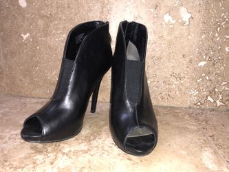 Guess Real leather black open toes heels booties 6.5