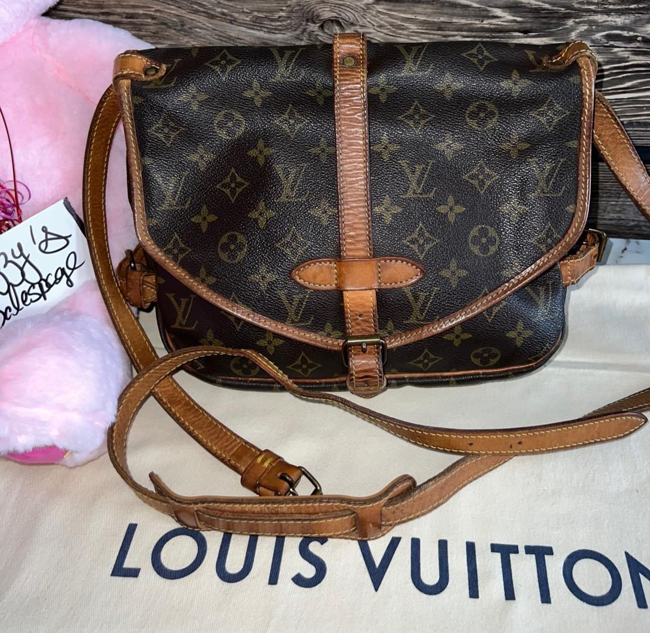 Authentic Louis Vuitton Damier Ebene Canvas Naviglio Shoulder Messenger Bag  Briefcase for Sale in Arlington, TX - OfferUp