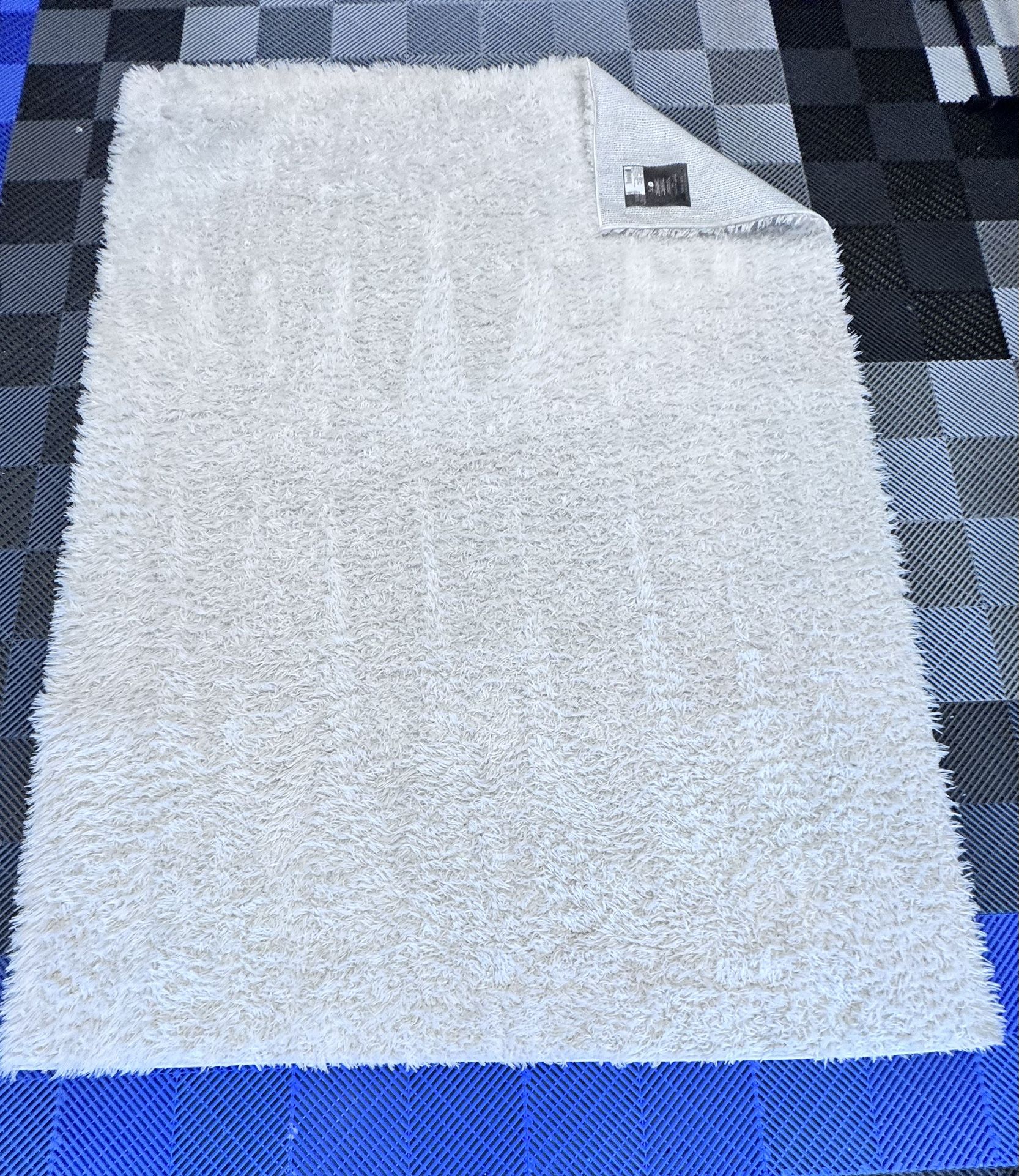 Christian Siriano Area Rug - 6’6” x 8’8” - Cream - Excellent Condition