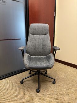 Height-adjustable swivel computer chair