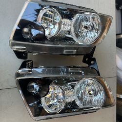 Jeep grand Cherokee headlight year 2011 to 2013